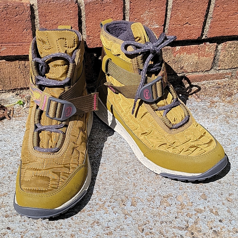 Chaco womens 6 waterproof boots gold